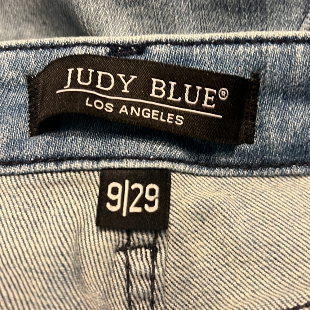 JUDY BLUE Distressed Straight Cropped Jeans Size 9/29 — gently worn - Picture 8 of 11